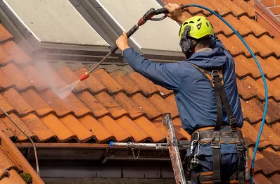 Démoussage et hydrofuge de toiture à Mouflières